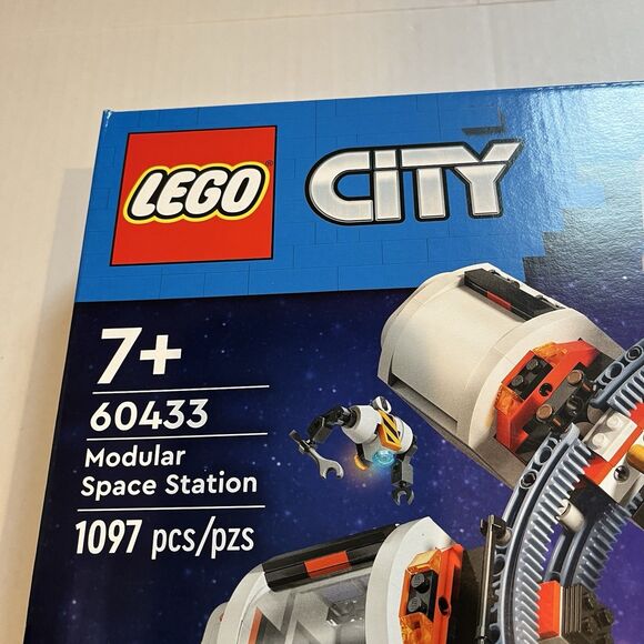 LEGO CITY Modular Space Station 60433 Brand New Sealed - Picture 3 of 3